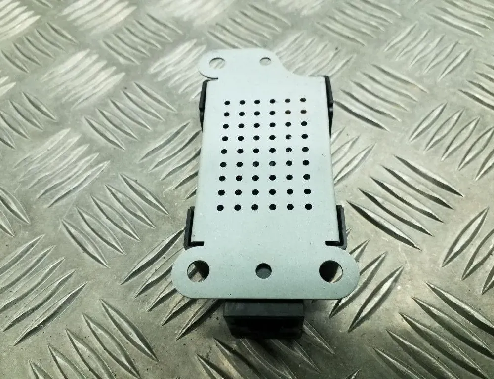 VOLKSWAGEN Golf 7 generation (2012-2024) Антенен усилвател с капак на багажника 5M0035570B 34710206