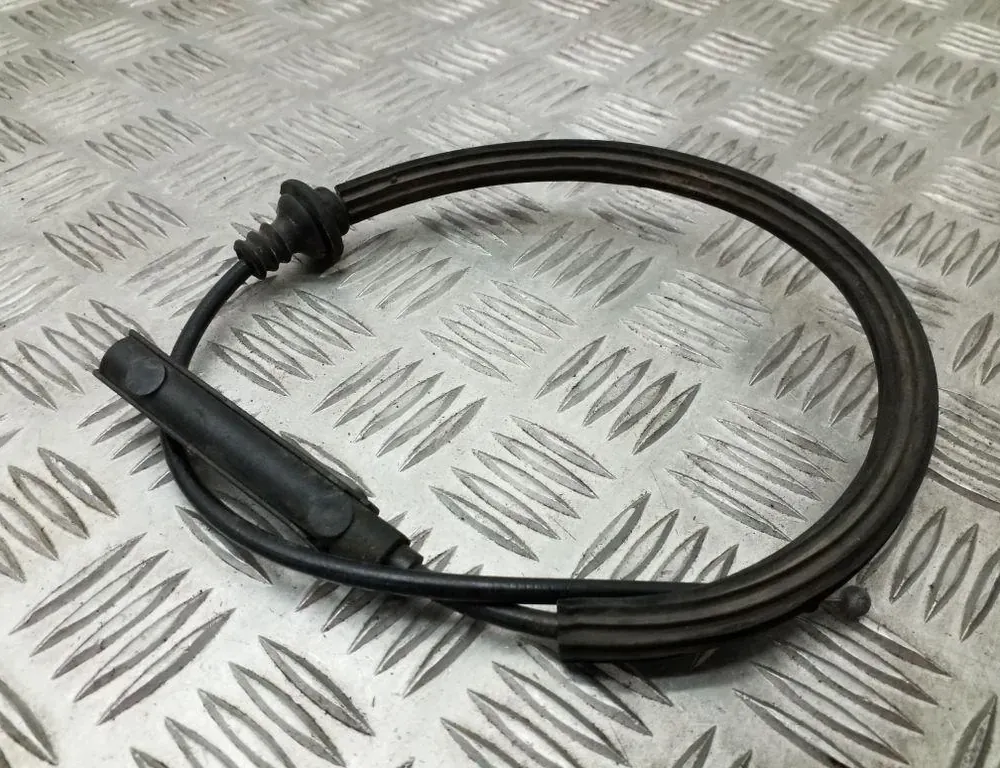 AUDI A3 8P (2003-2013) Кабел за заключване на капака 8P0823535C 34732496