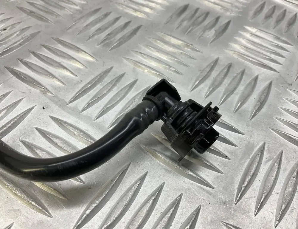 AUDI A4 B9/8W (2015-2024) Вакуумна тръба 8W0121081AK 34713086