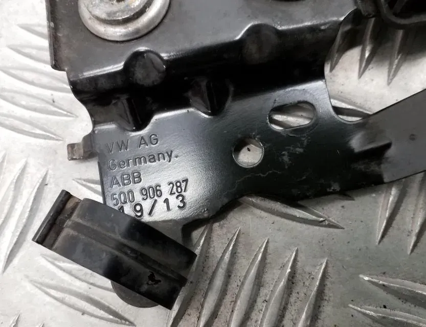 SKODA Octavia 3 generation (2013-2020) Други части на двигателното отделение 5Q0906287 34747395