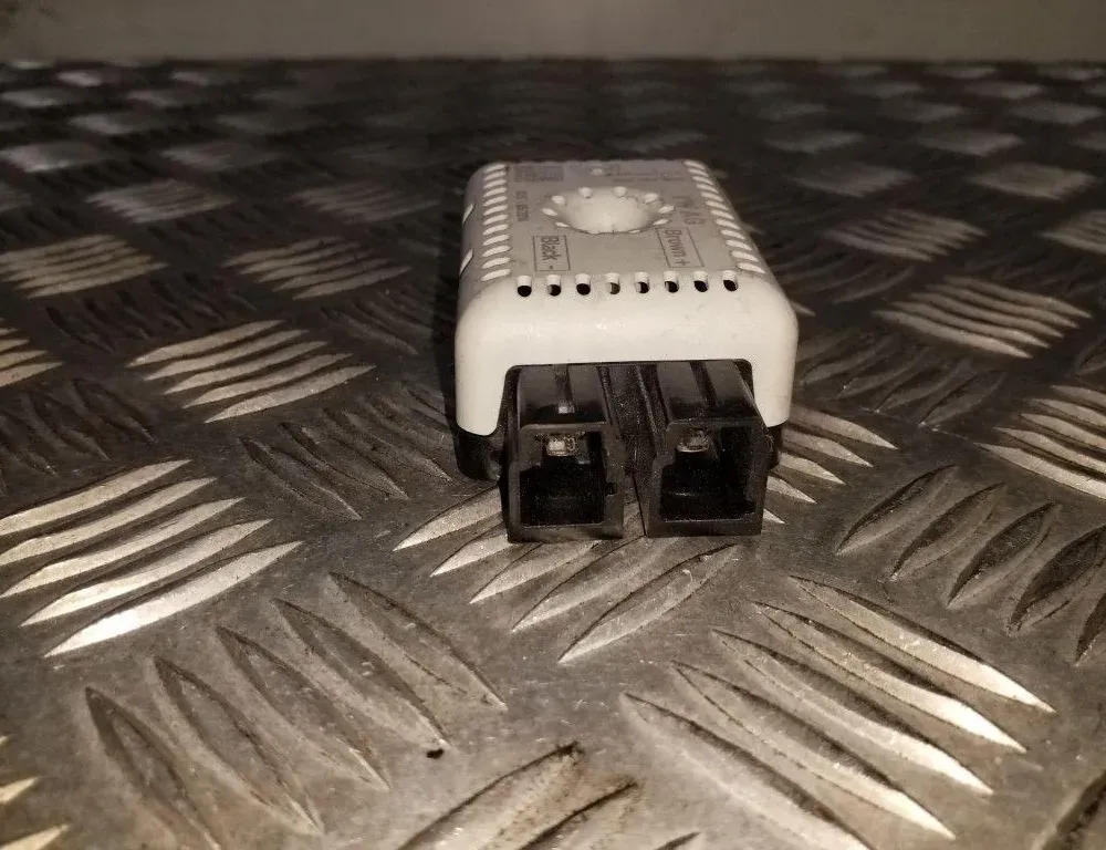 SEAT Leon 3 generation (2012-2020) Антенен усилвател с капак на багажника 5Q0035570 34732058