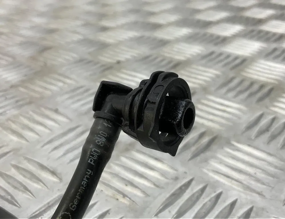 AUDI A4 B9/8W (2015-2024) Вакуумна тръба 8W0121081AK 34719206