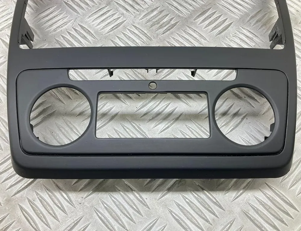 SKODA Yeti 1 generation (2009-2018) Подрязване на музикален плейър 5L0858069H 34736442