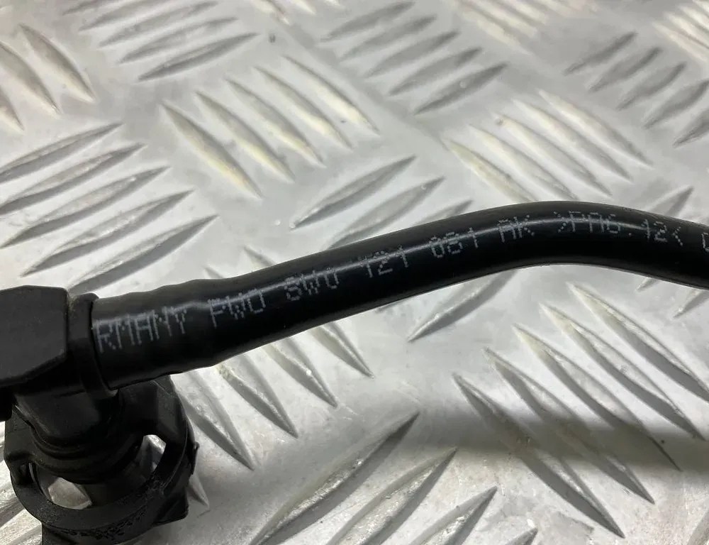 AUDI A4 B9/8W (2015-2024) Вакуумна тръба 8W0121081AK 34713086