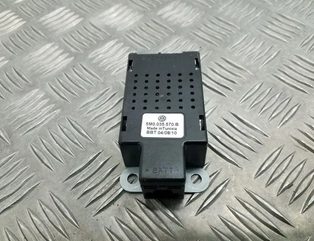 VOLKSWAGEN Golf 7 generation (2012-2024) Антенен усилвател с капак на багажника 5M0035570B 34710206