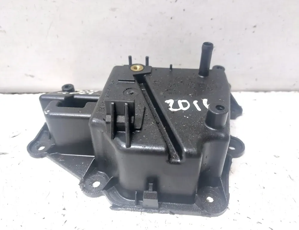 AUDI A4 B9/8W (2015-2024) Допълнителни вътрешни части на двигателя 04E103464AA 33714845