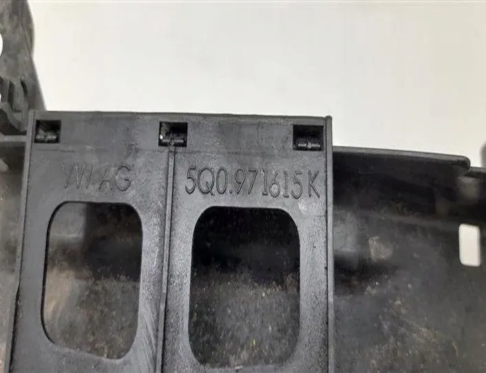 VOLKSWAGEN Variant VII TDI (2014-2024) Други части на двигателното отделение 5Q0971615K 27945186