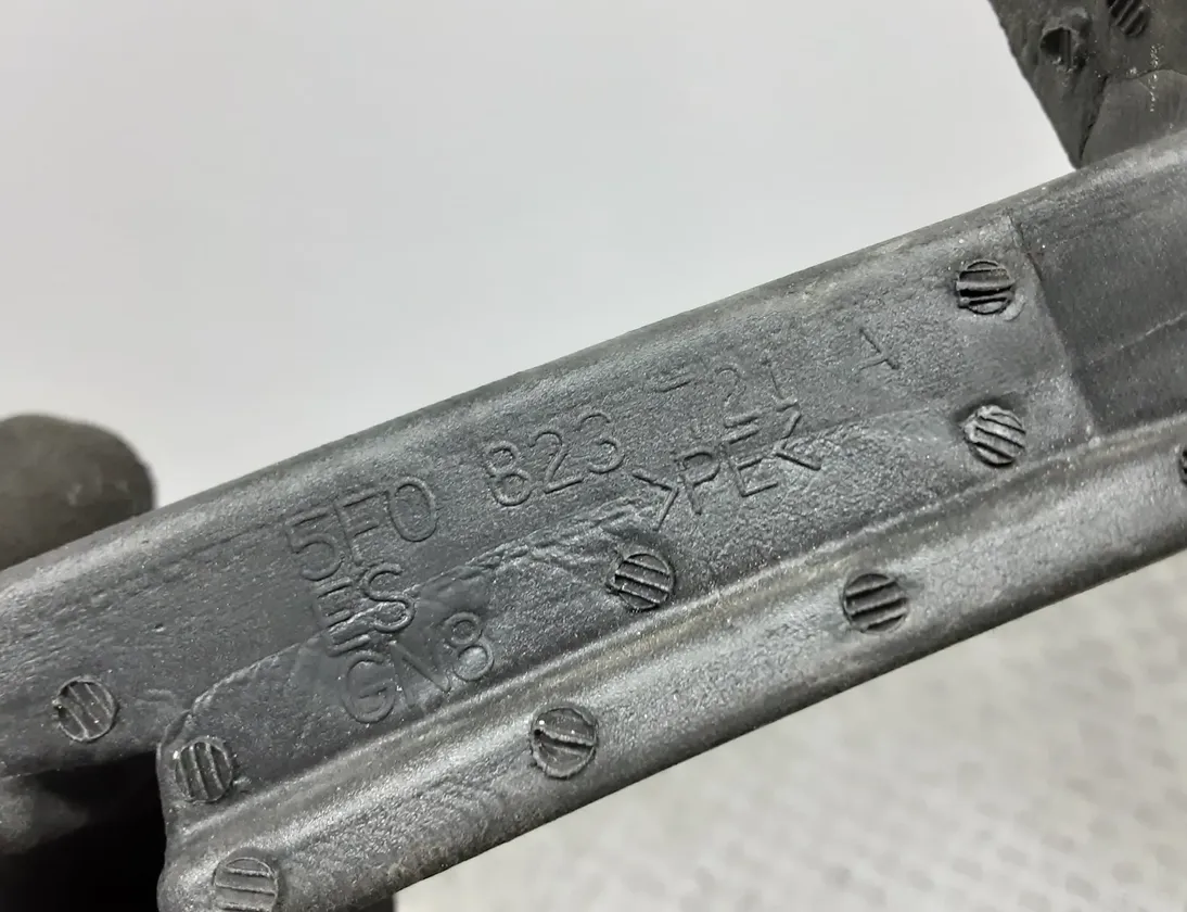 SEAT Leon 3 generation (2012-2020) Пластмасово предно ляво крило 5F0823721A 33322785