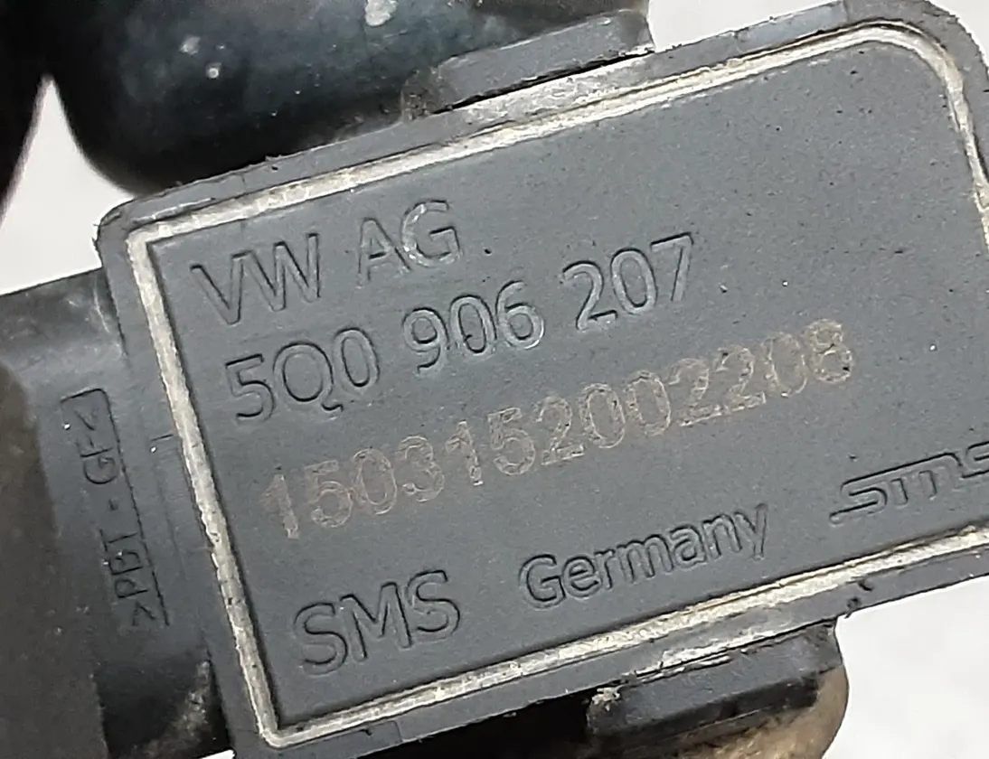 AUDI Q3 8U (2011-2020) Вакуумна тръба 5Q0906207 33934709