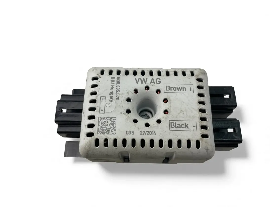 VOLKSWAGEN Golf 7 generation (2012-2024) Антенен усилвател с капак на багажника 5Q0035570 33542560