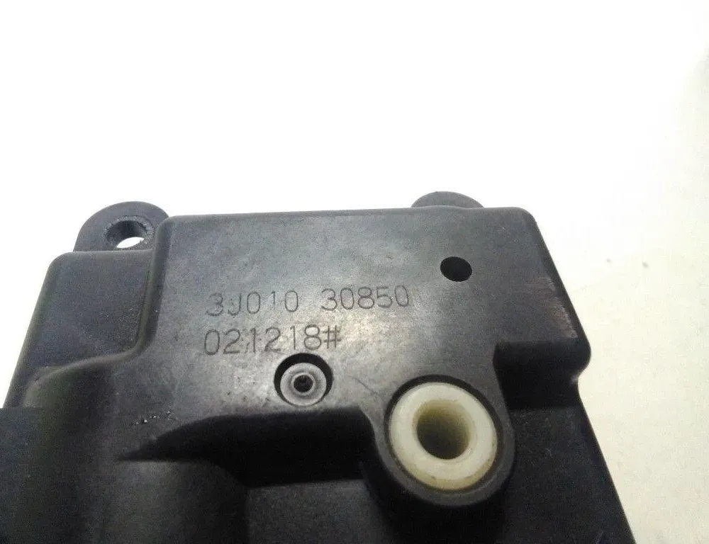 NISSAN X-Trail T30 (2001-2007) Задвижващ механизъм на клапата на вътрешния нагревател 3J01030850 20324642