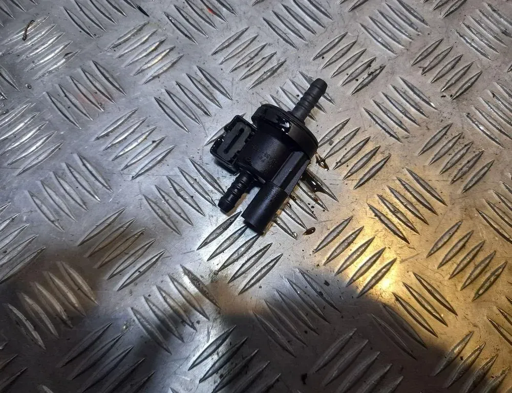 AUDI A8 D2/4D (1994-2002) Вакуумен вентил 06E906517A 33413397