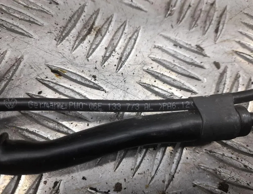 AUDI A6 C6/4F (2004-2011) Вакуумна тръба 06E133773AL 33423877