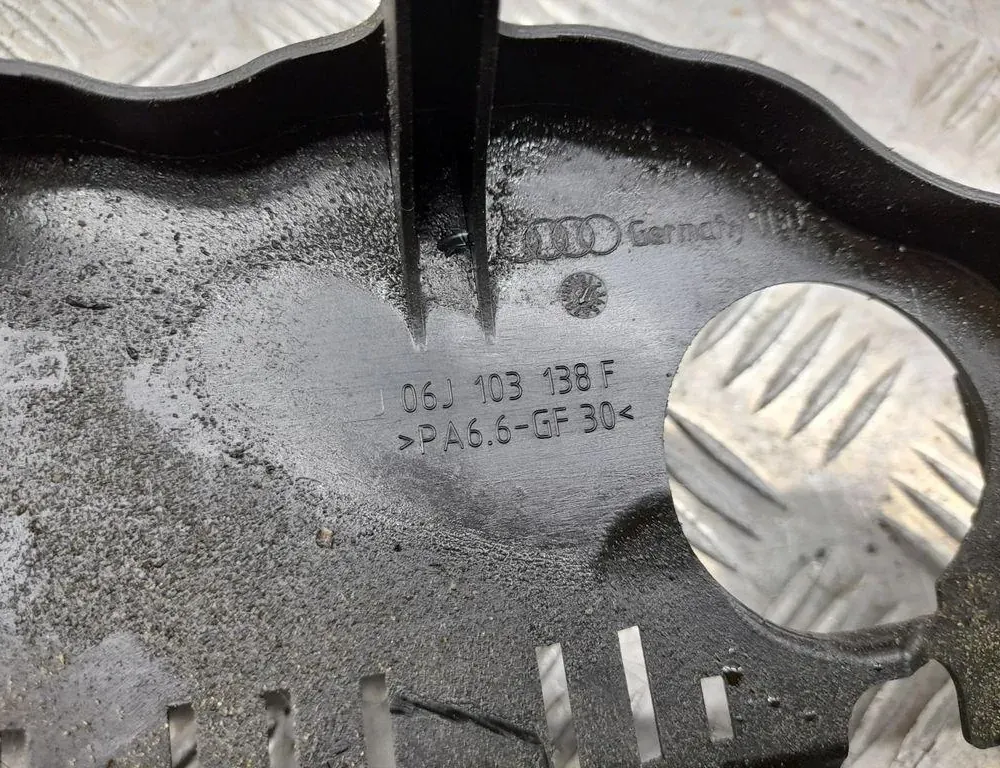 AUDI A4 B9/8W (2015-2024) Допълнителни вътрешни части на двигателя 06J103138F 33425178