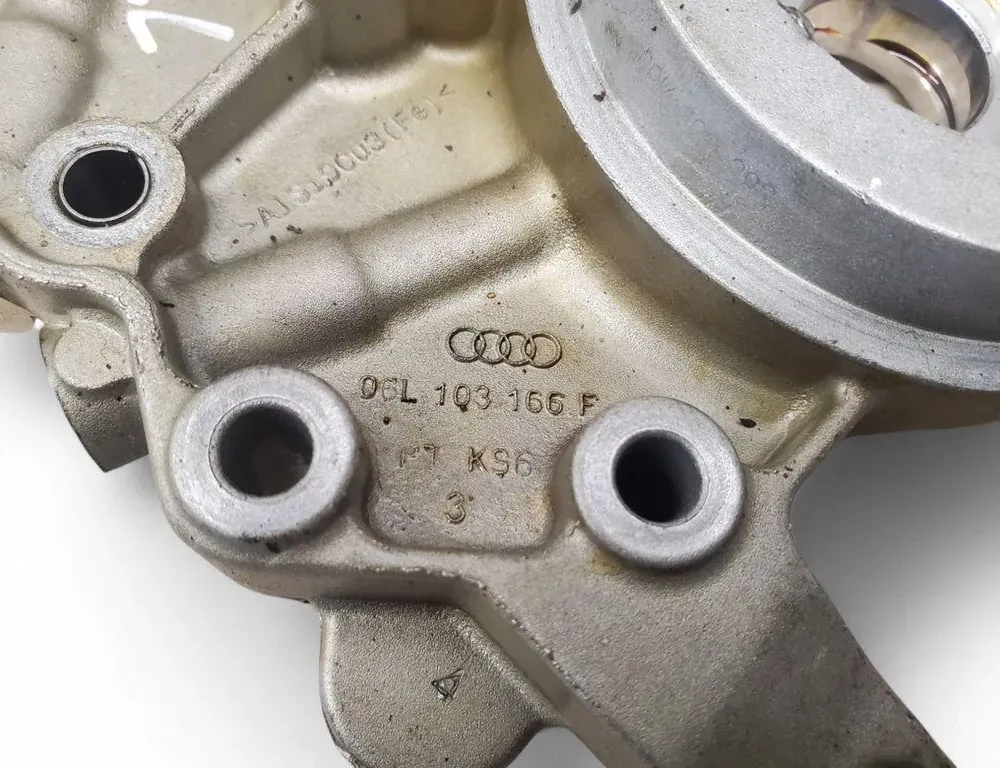 AUDI A4 B9/8W (2015-2024) Допълнителни вътрешни части на двигателя 06L103166F 33454259