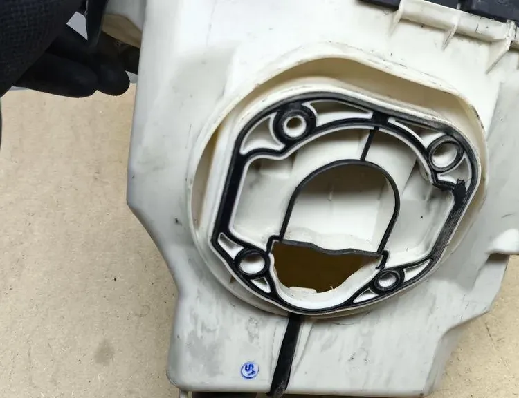 BMW 1 Series E81/E82/E87/E88 (2004-2013) Капак на кутията с предпазители 58650910,7544575 33158247