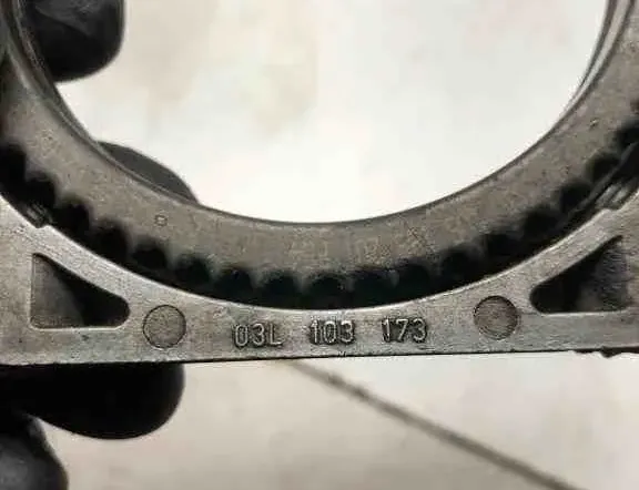 AUDI A4 B9/8W (2015-2024) Допълнителни вътрешни части на двигателя 03L103173 32603587