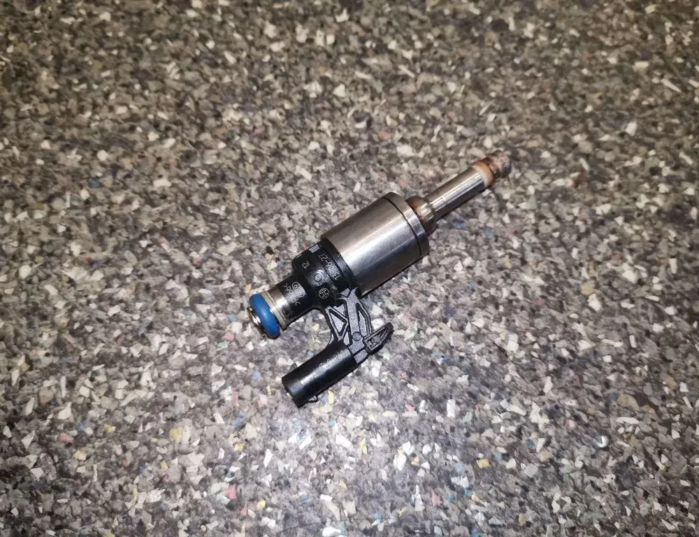 VOLKSWAGEN Golf 8 generation (2019-2023) Комплект горивен инжектор 04E906036E 33852853