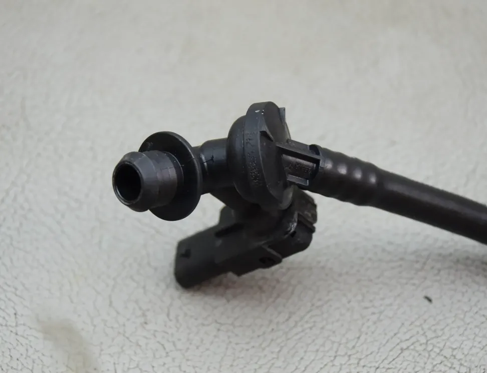 AUDI A4 B9/8W (2015-2024) Вакуумна тръба 5Q0906207,8W1611931Q 21183752