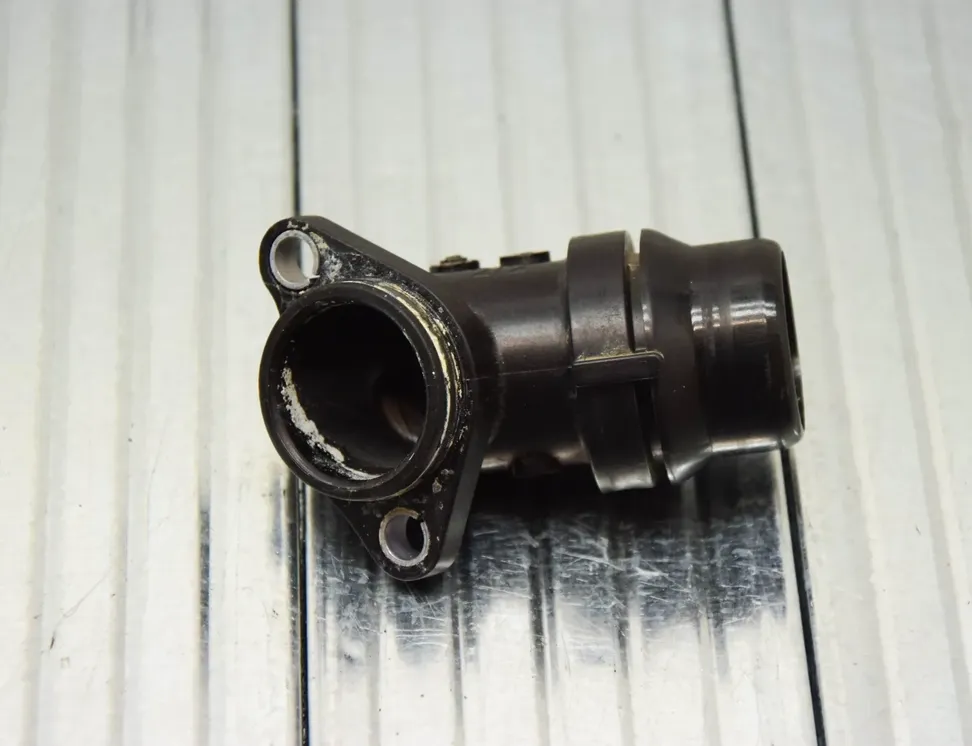 BMW 3 Series G20/G21/G28 (2018-2024) Фланец на охладителната система 4129900 31964860