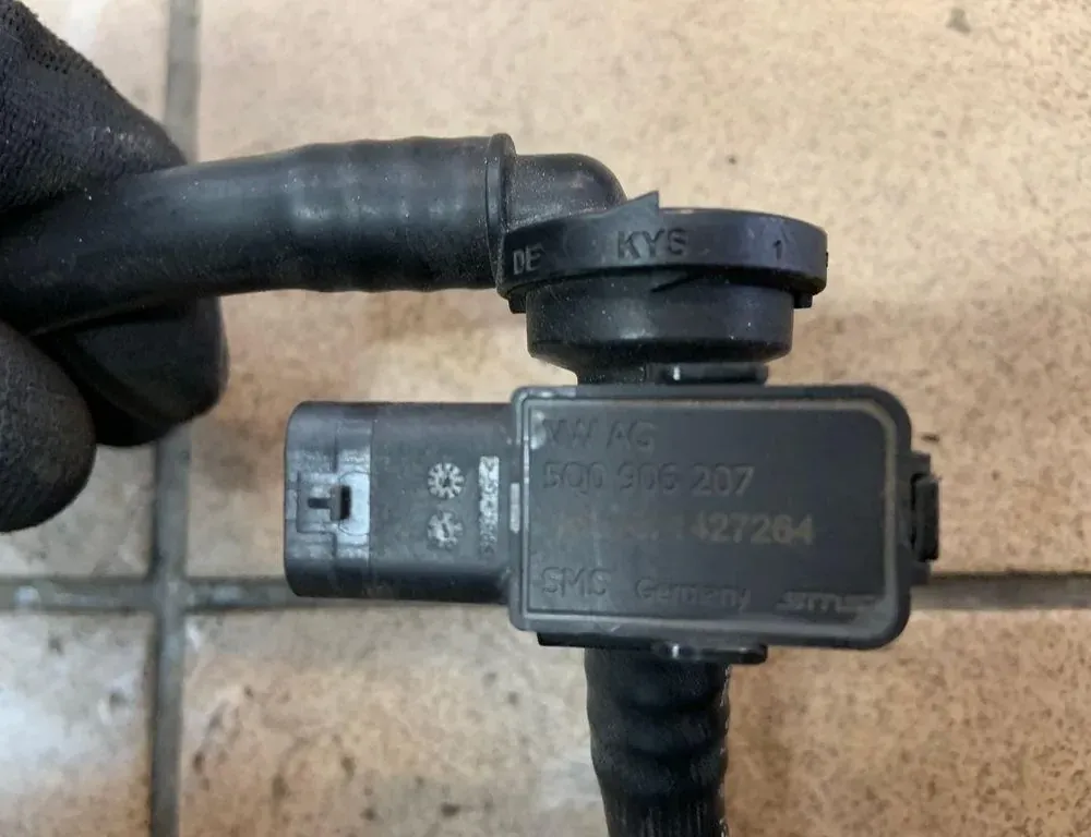 AUDI A6 C6/4F (2004-2011) Вакуумна тръба 4G1611931F 33769247