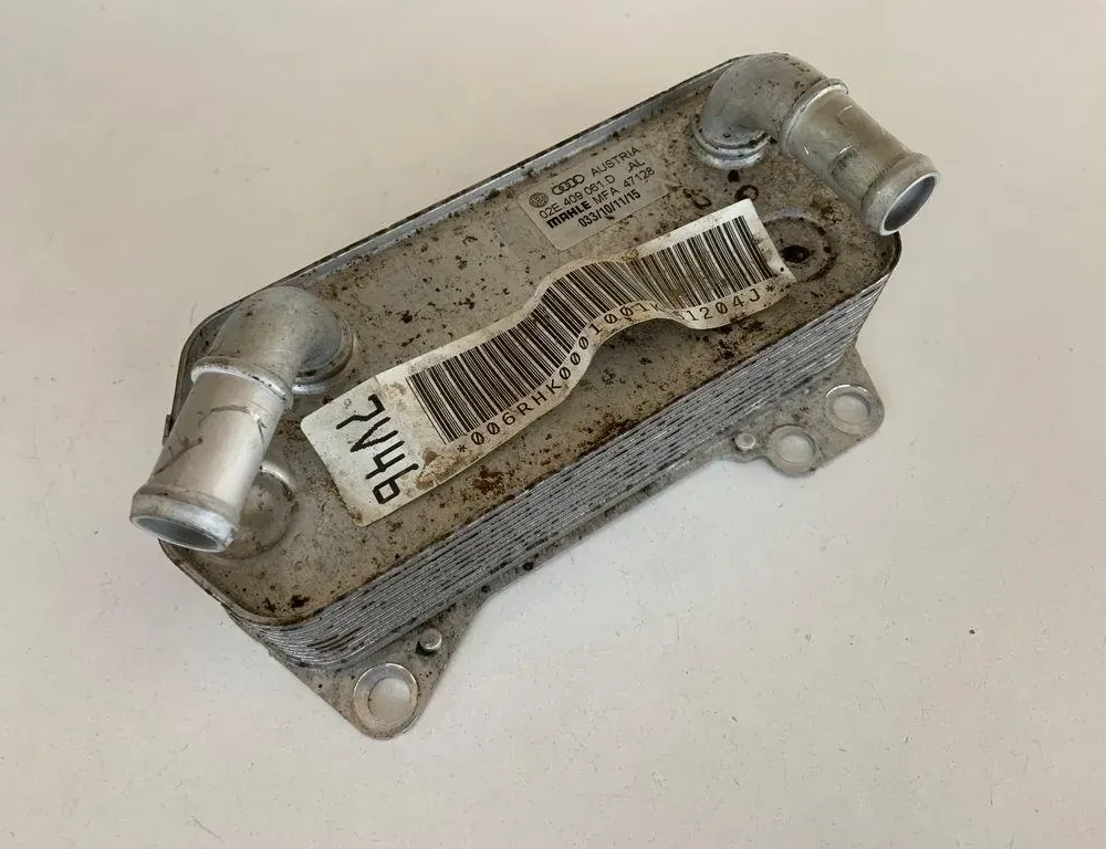 AUDI A3 8V (2012-2020) Маслен охладител 02E409061D 33771644