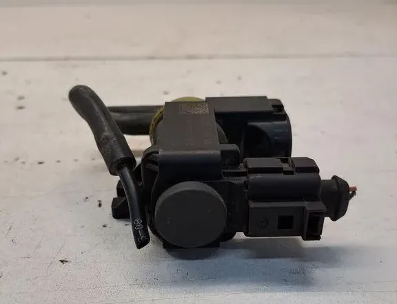 AUDI A4 B8/8K (2011-2016) Вакуумен вентил 8K0906627 34240267