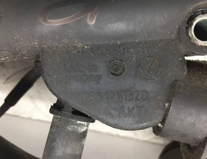 VOLKSWAGEN Golf 5 generation (2003-2009) Термостат 038121132,038121132D 21453339