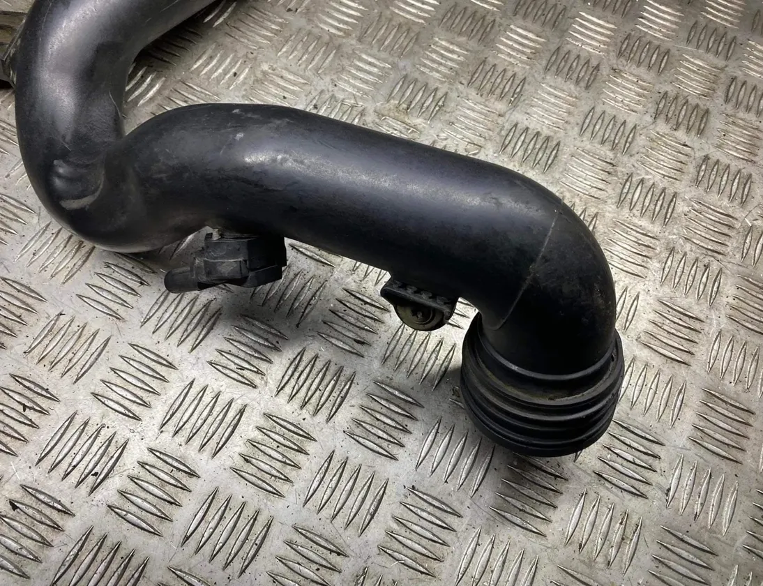 SKODA Octavia 2 generation (2004-2013) Тръба за маркуч на междинния охладител 1K0145770AA 29098029