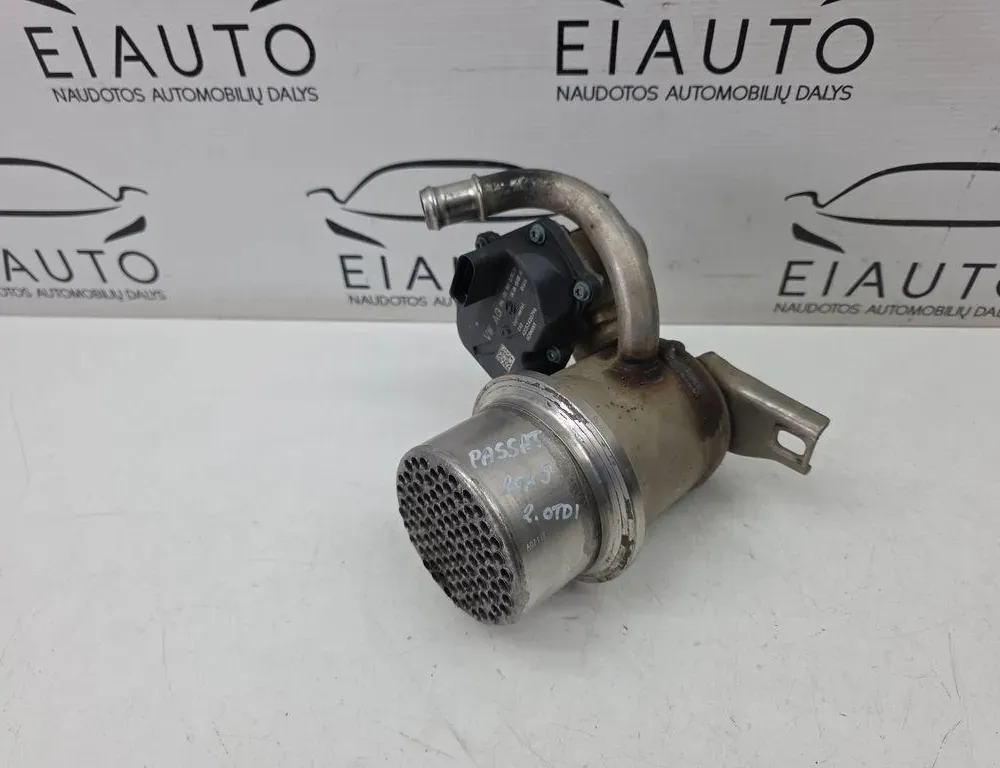 VOLKSWAGEN Passat B7 (2010-2015) EGR охладител 04L131512 33949044
