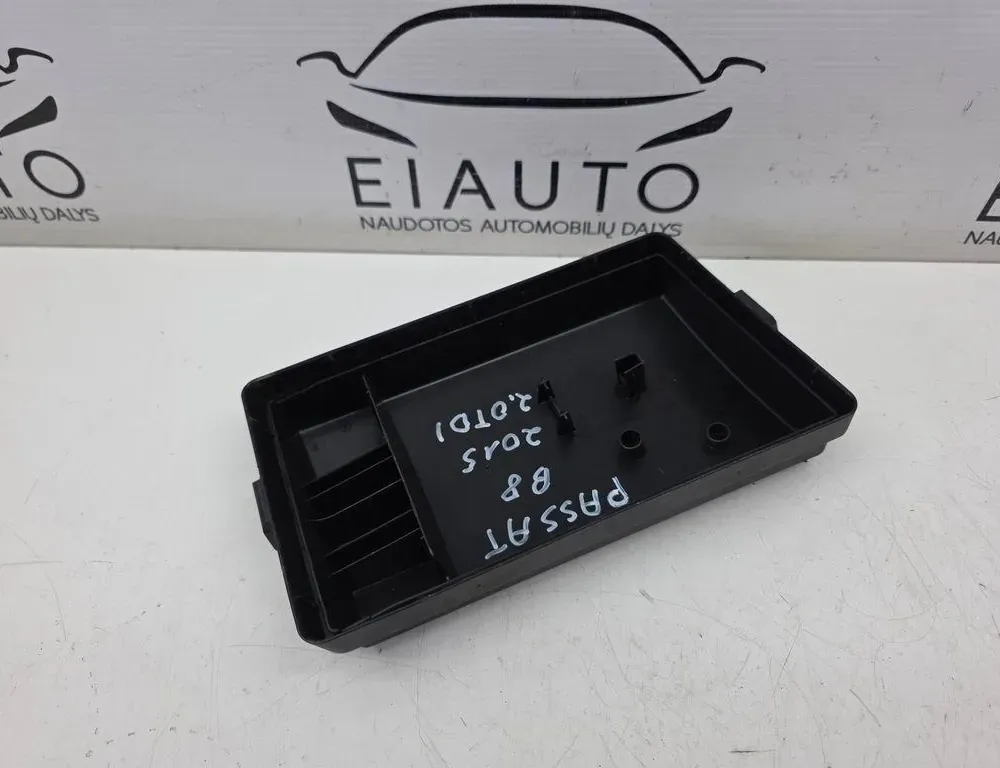 VOLKSWAGEN Passat B7 (2010-2015) Капак на кутията с предпазители 5Q0937132B 33949150