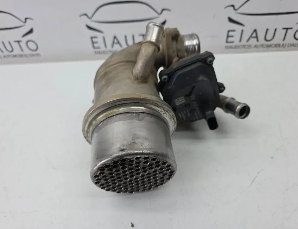 VOLKSWAGEN Passat B7 (2010-2015) EGR охладител 04L131512 33949044