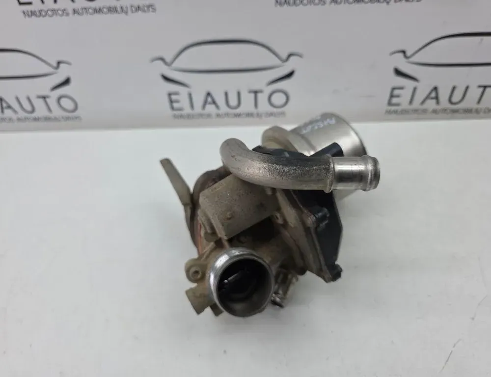 VOLKSWAGEN Passat B7 (2010-2015) EGR охладител 04L131512 33949044