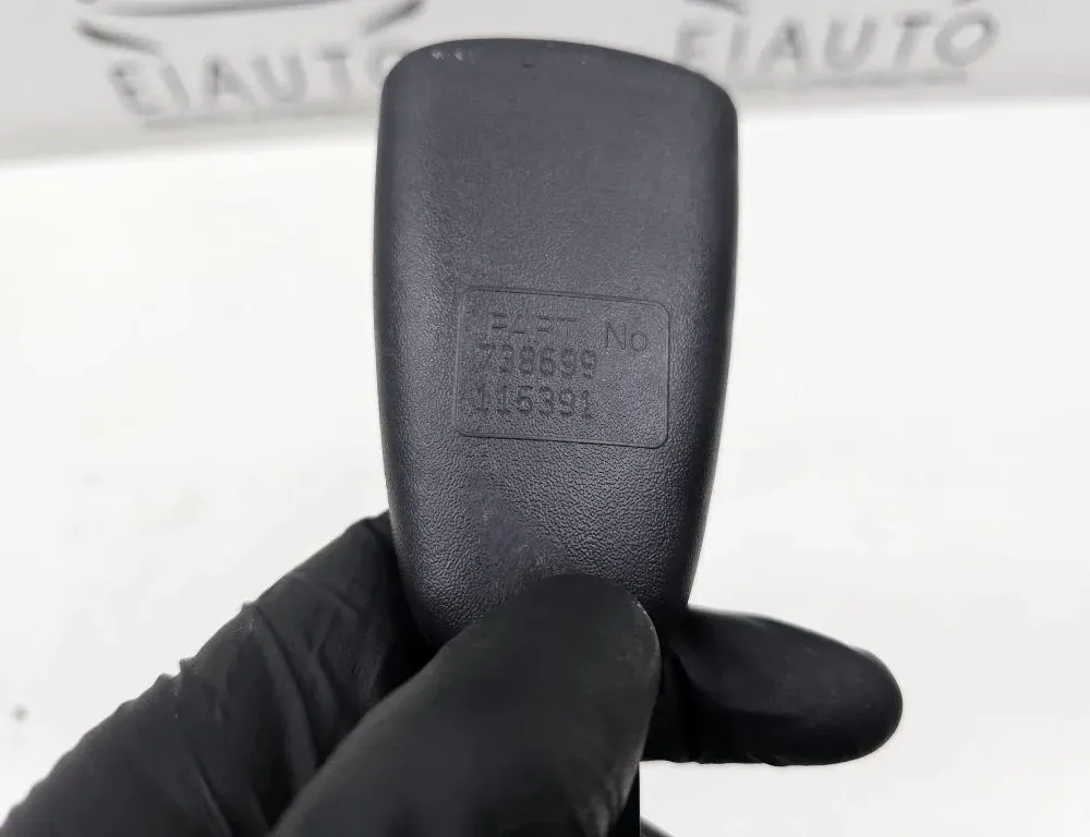 VOLVO V50 1 generation (2003-2012) Закопчалка на предна дясна седалка 6013208,052356122,601225300B 33964474