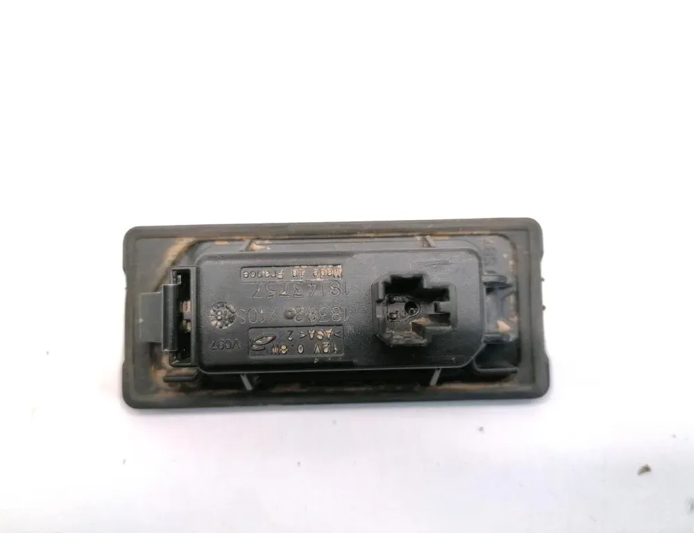 VOLKSWAGEN Tiguan 2 generation (2016-2024) Светлини на регистрационния номер 5NA943021 21234035