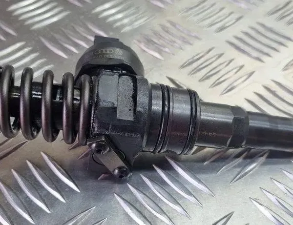 VOLKSWAGEN Caddy 3 generation (2004-2015) Горивен инжектор 038130073BN,038130073BL 31120868