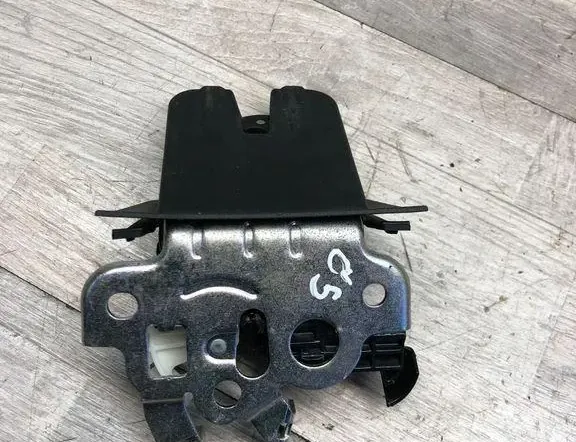 AUDI Q5 8R (2008-2017) Заключване на багажника на задната врата 8R0827505 34977182