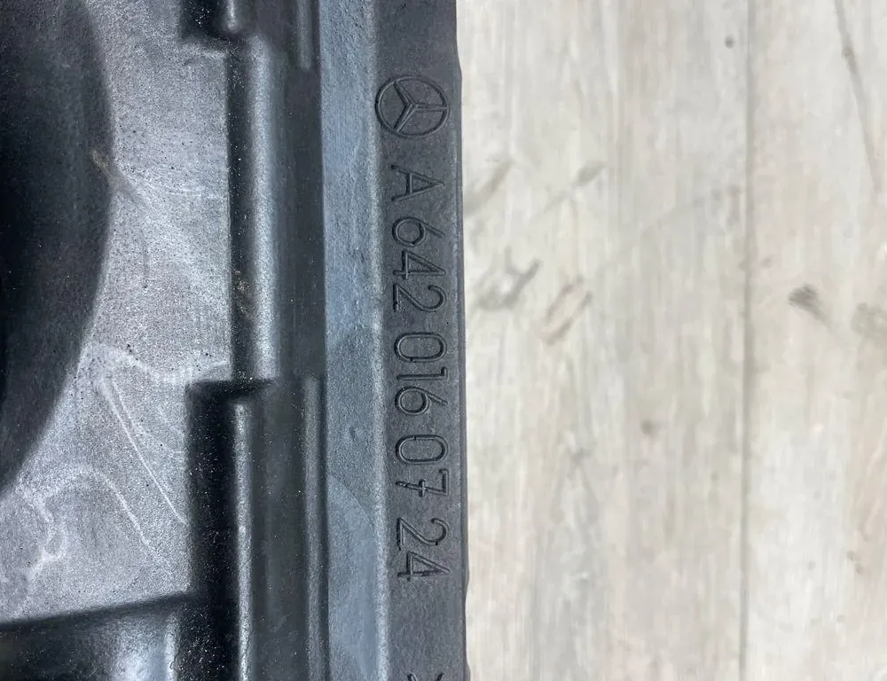 MERCEDES-BENZ CLS-Class C219 (2004-2010) Други части на двигателното отделение A6420160724 34983393