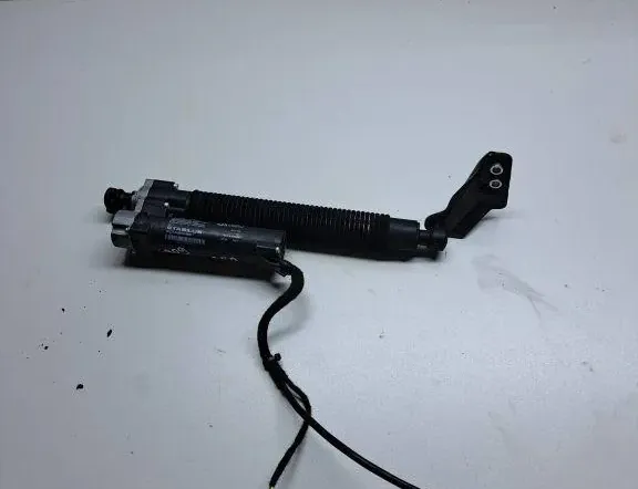 AUDI A6 C7/4G (2010-2020) Мотор за плавно затваряне на багажника на задната врата 4G5827851B 34970253