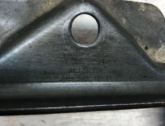 SKODA Octavia 3 generation (2013-2020) Държач за батерия 5Q0803219C 34977715