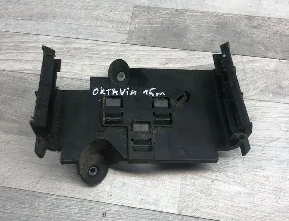 SKODA Octavia 3 generation (2013-2020) Други части на двигателното отделение 5Q0906507 34983888