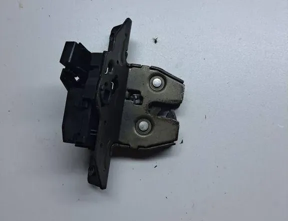 OPEL Astra K (2015-2021) Заключване на багажника на задната врата 13587646 34981602