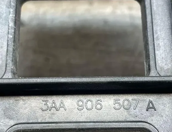 VOLKSWAGEN Passat B7 (2010-2015) Други части на двигателното отделение 3AA906507A 34992998