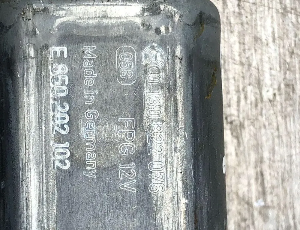 VOLKSWAGEN Golf 7 generation (2012-2024) Моторче за регулиране на прозореца на предната лява врата 0130822076 34990187