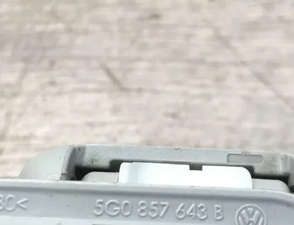 VOLKSWAGEN Golf 7 generation (2012-2024) Задна лява дръжка на покрива 5G0857643B 34996322