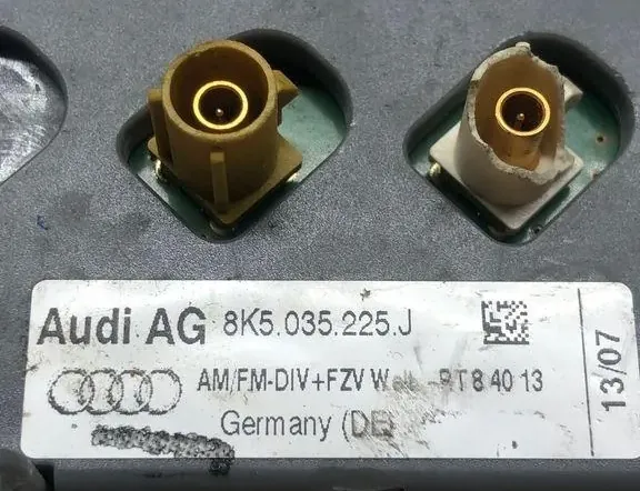 AUDI A4 B8/8K (2011-2016) Антенен усилвател с капак на багажника 34997354