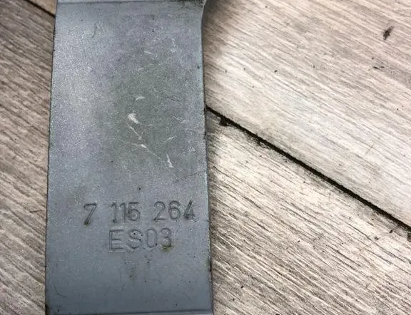 BMW 3 Series E90/E91/E92/E93 (2004-2013) Предна дясна панта на капака на двигателя 7115264 34990953