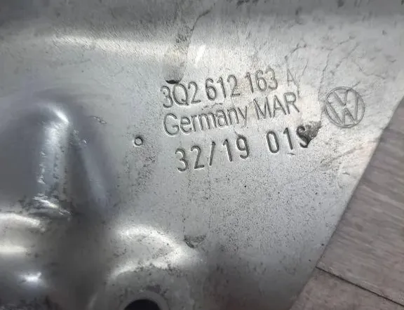 VOLKSWAGEN Passat B8 (2014-2023) Други части на двигателното отделение 3Q2612163A 34970807