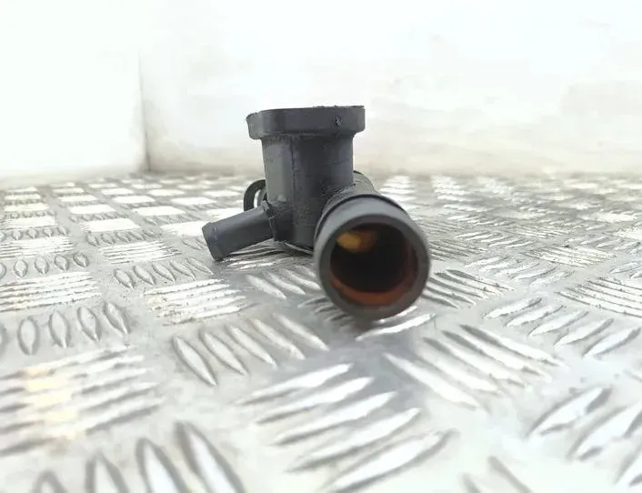 VOLKSWAGEN Caddy 3 generation (2004-2015) Тръба за маркуч за охлаждаща течност 038121132 25053976