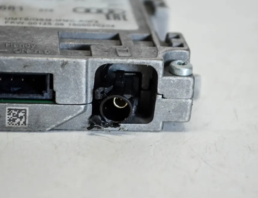 AUDI A3 8V (2012-2020) Антенен усилвател с капак на багажника 4M0035456A 3866342